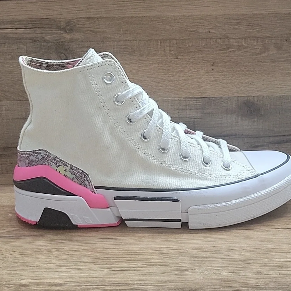 Converse Women's High-Top Sneakers - Cream and Pink